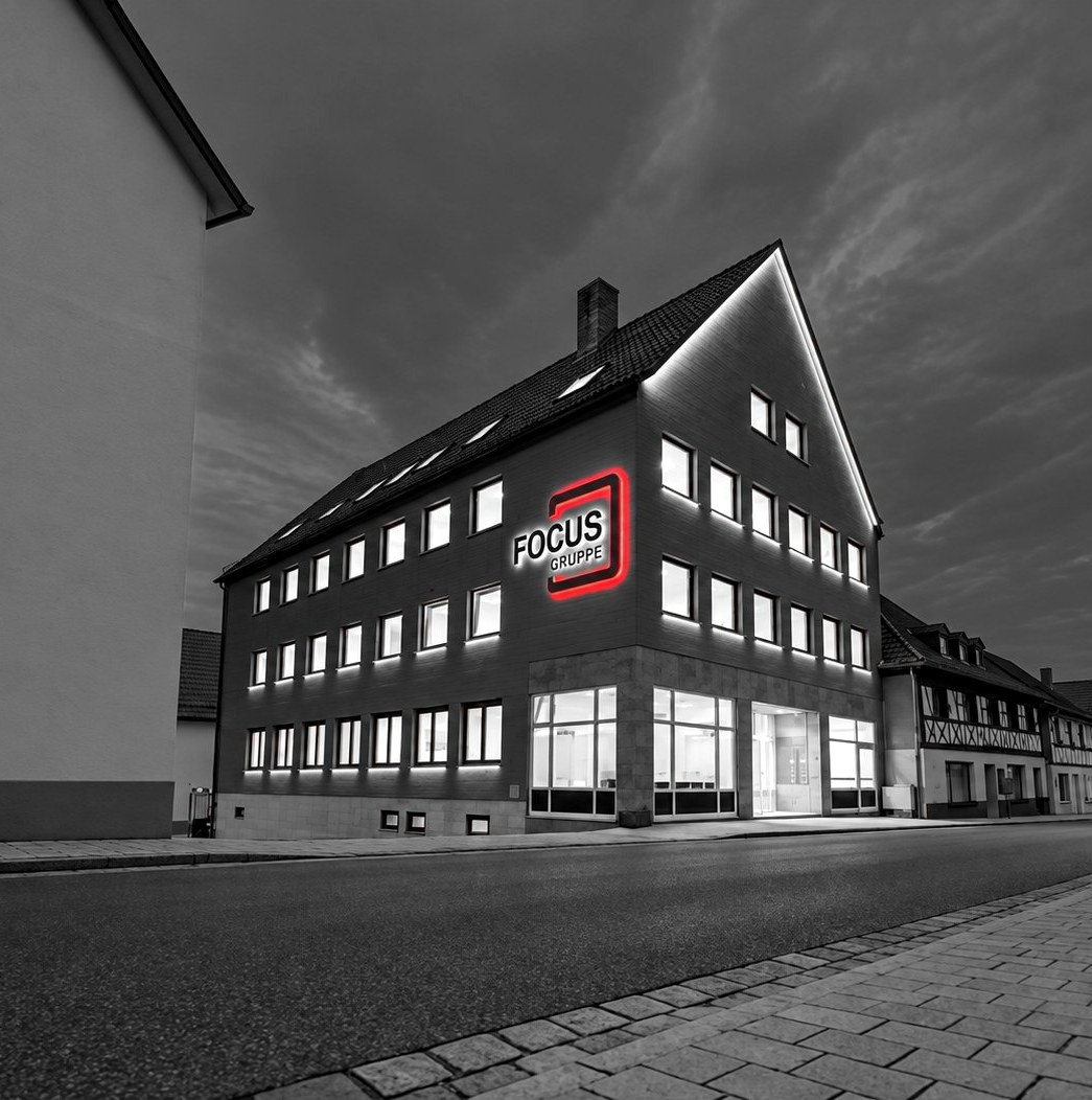 Das FOCUS-Haus in der Kulmbacher Straße 8 in Burgkunstadt am Abend